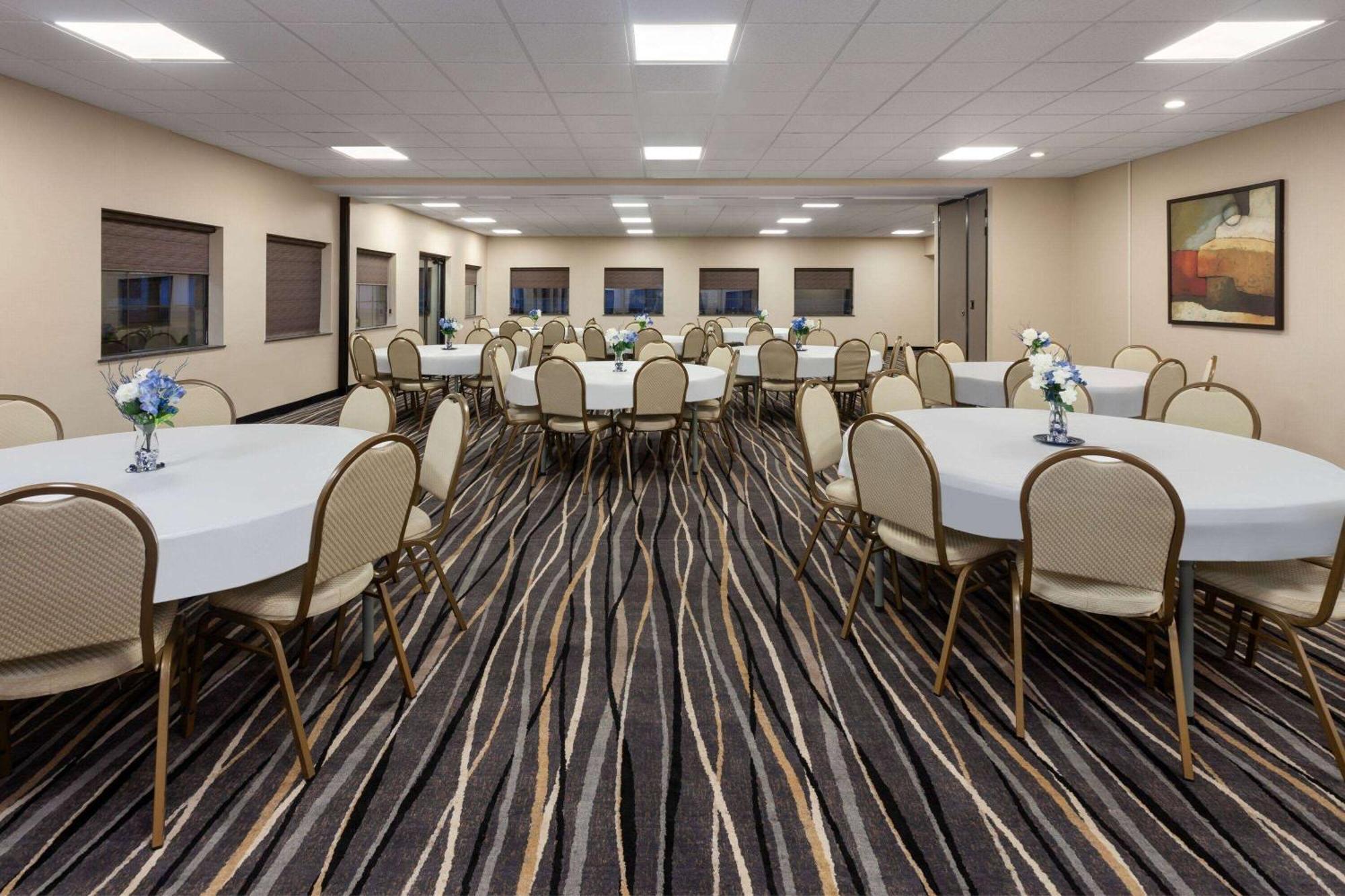 Super 8 By Wyndham Copley Akron Экстерьер фото