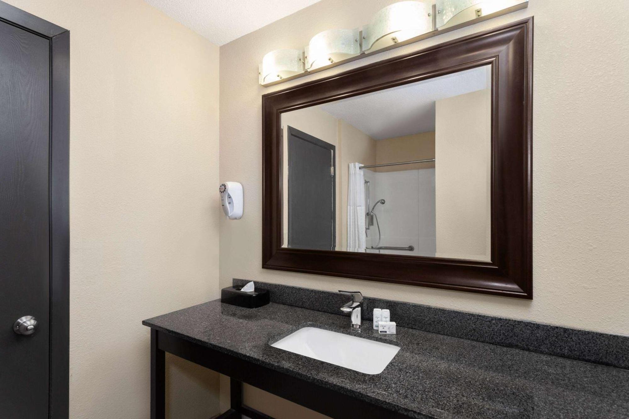 Super 8 By Wyndham Copley Akron Экстерьер фото